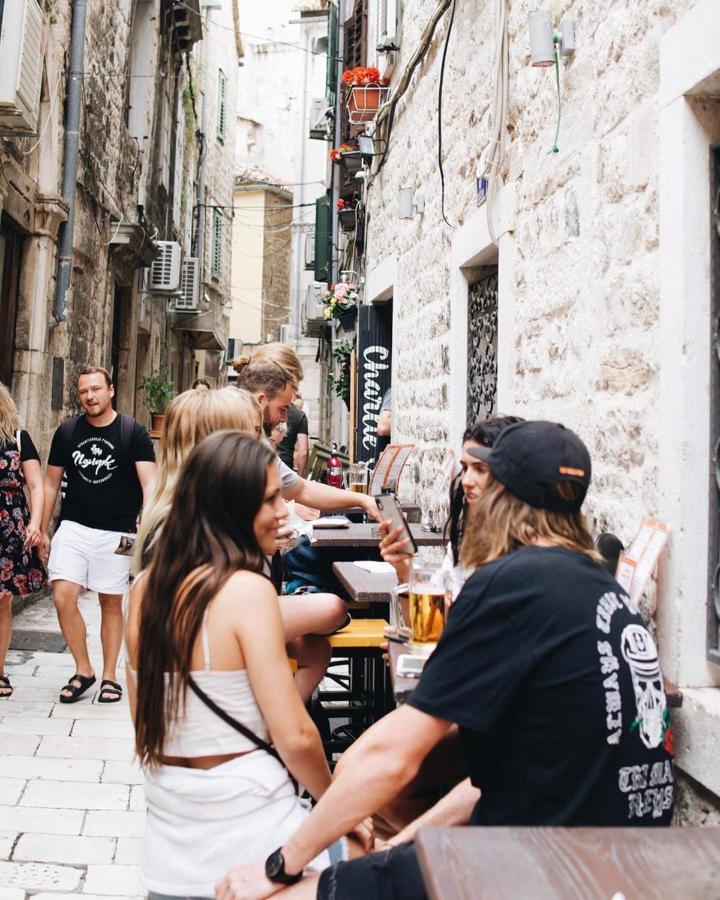 Booze & Snooze Social Hostel Сплит Экстерьер фото