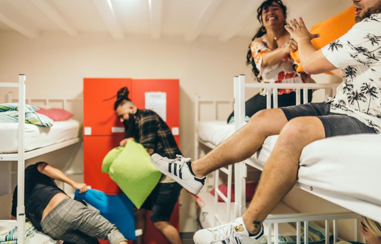 Booze & Snooze Social Hostel Сплит Экстерьер фото