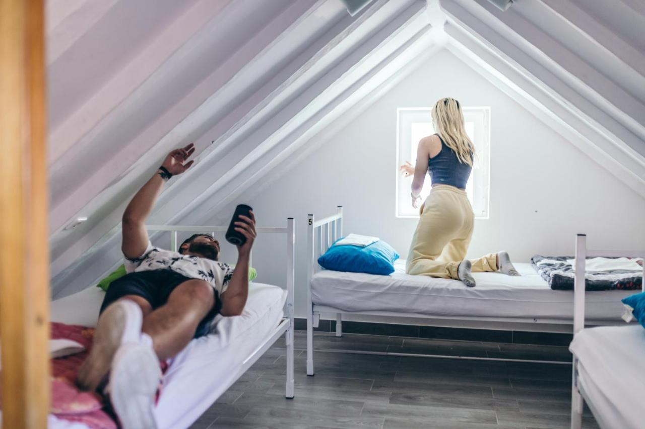 Booze & Snooze Social Hostel Сплит Экстерьер фото